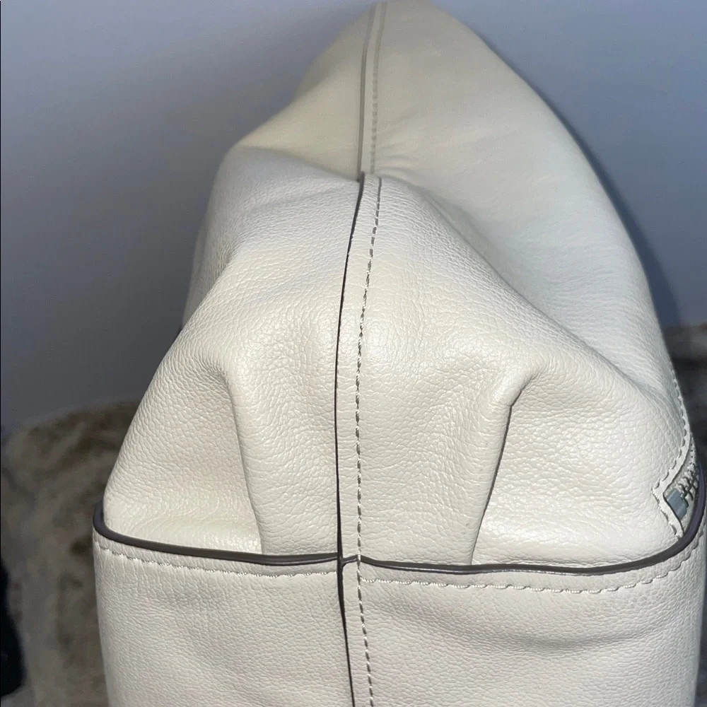 Michael Kors ‘Addie’ Large Leather Shoulder Bag - Picture 5 of 16